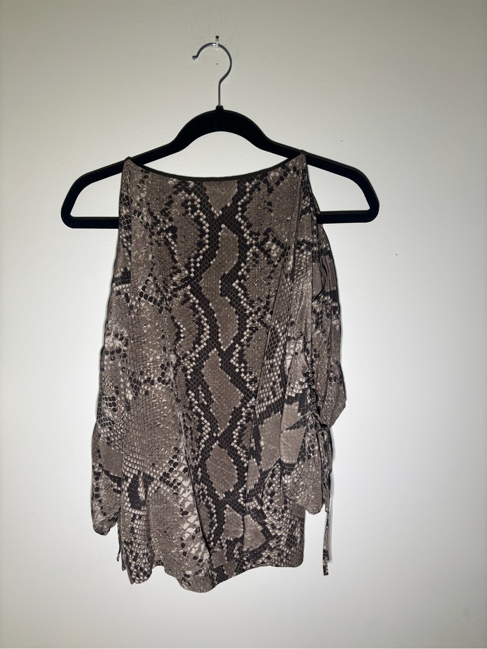 Michael Michael Kors Snake Print Cold Shoulder Blouse XS - Picture 4 of 4